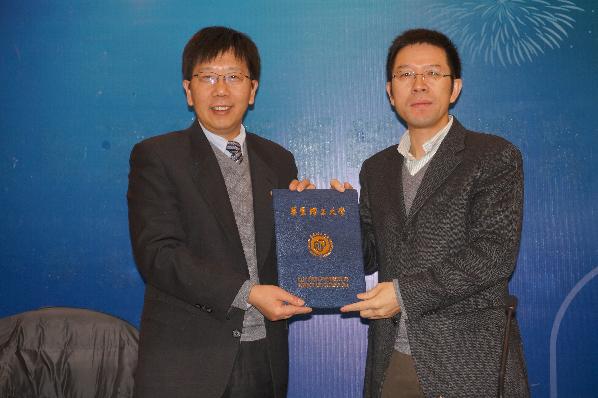 南策文受聘为  vr色情
名誉教授