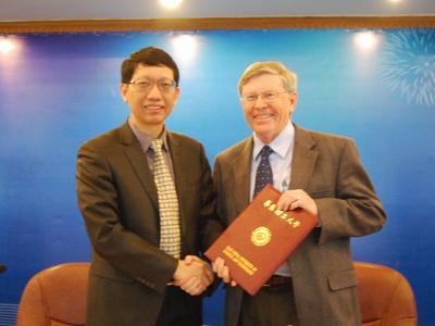 Maurice Brookhart教授受聘 vr色情
客座教授